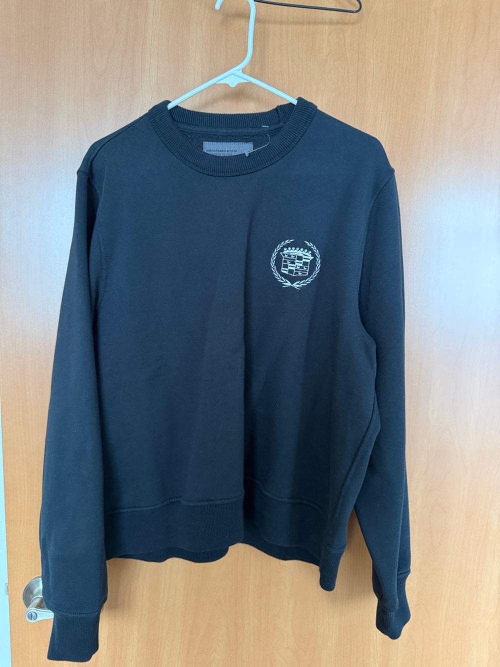 Abercrombie & Fitch Men's Black Crewneck Sweater